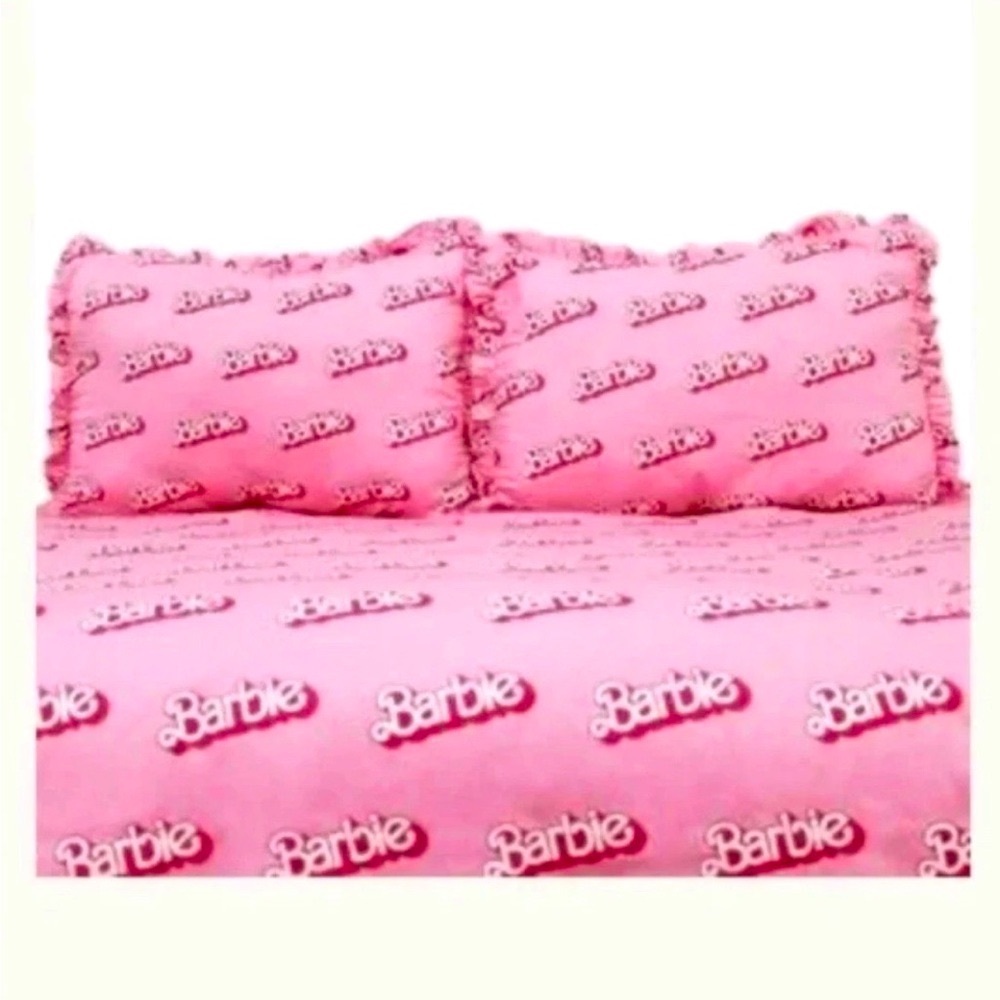 Barbie x Cakeworthy King duvet cover & 2 King Pillow shams
